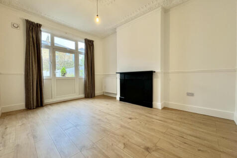 2 Bedroom Ground Floor Flat To Rent