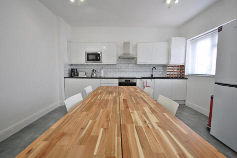 7 Bedroom End terrace to RENT
