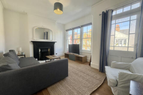 3 Bedroom Maisonette to rent in N4