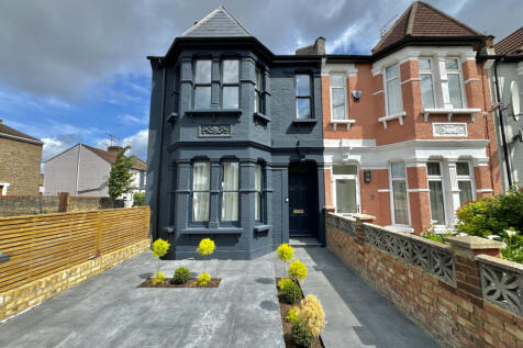 Family House to Rent in n15