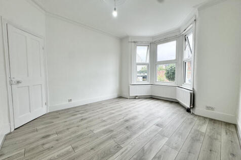 3 bedroom Terraced house to rent for Families