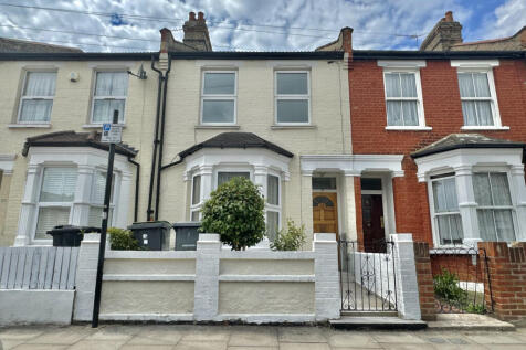 3 bedroom Terraced house to rent for Families