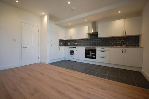 1 bedroom to rent on Green Lanes, Palmers Green, 