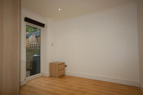 bedroom 1a.JPG