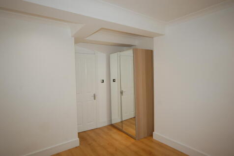 bedroom 2a.JPG