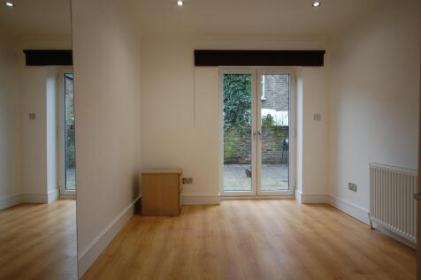 bedroom 2.JPG