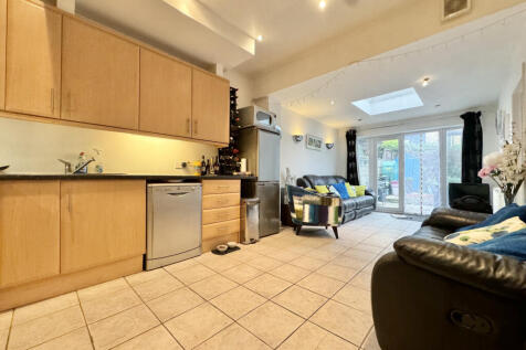 2 Bedroom ground floor flat for SALE