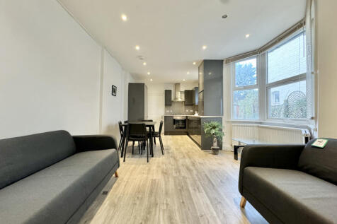 HM0- 5 bed terraced house to rent