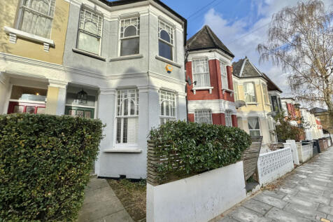 2 bedroom First floor Flat for rent