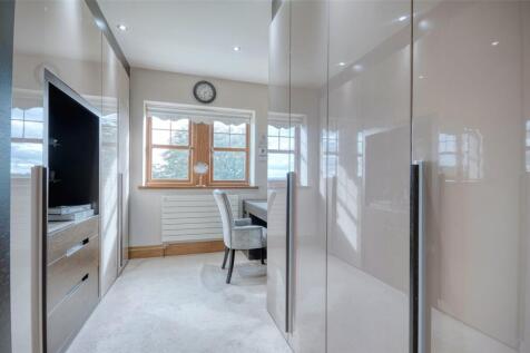 Dressingbedroom Five