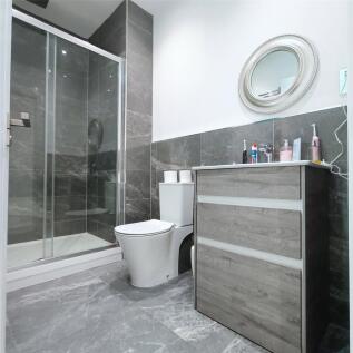 Main Ensuite
