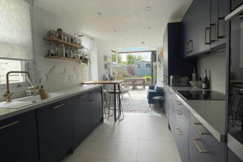 KITCHEN/BREAKFAST ROOM