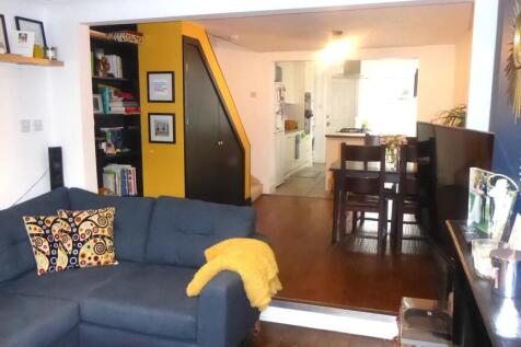 LOUNGE VIEW 3