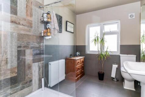 ENSUITE SHOWER ROOM