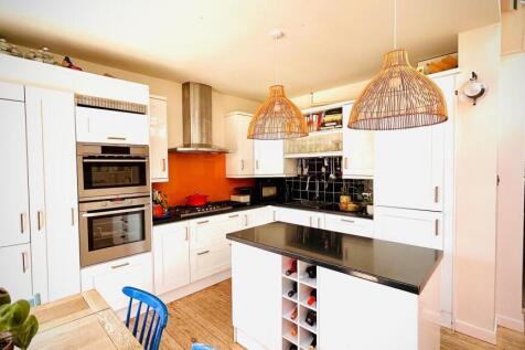 KITCHEN/DINER VIEW 1