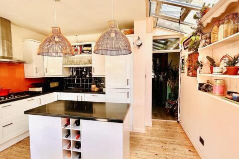 KITCHEN/DINER VIEW 3