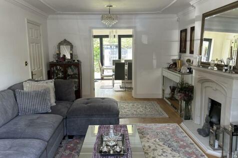 LOUNGE VIEW 2
