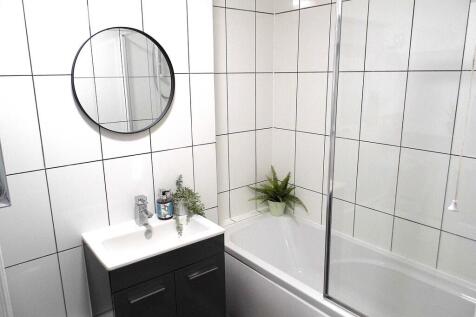 Lushes Bath 2