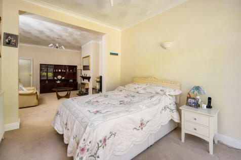 18_Bedroom