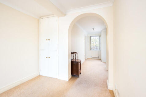 12_Hallway