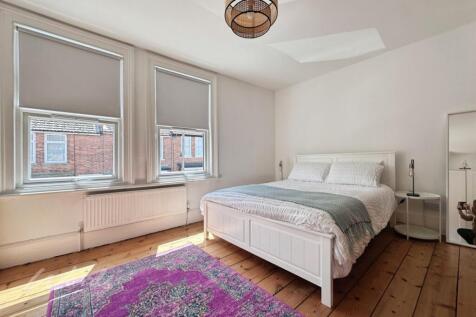 chaucer bedroom 1...