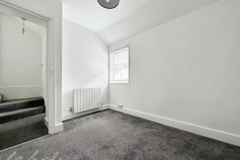 Albert FF bedroom...