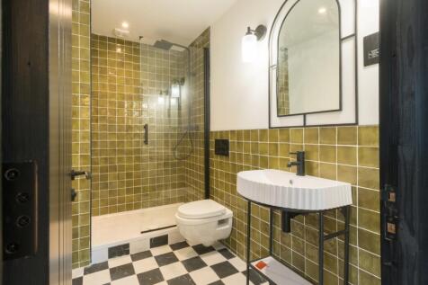 Hibernia 3 shower...