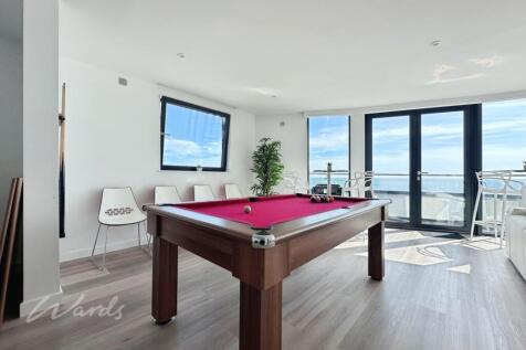 Beach 10 pool use