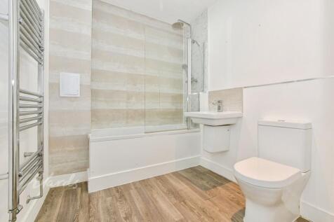 Edgar 64 bathroom...