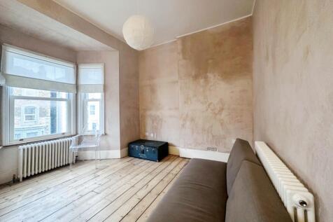 Ath Moiz FF loung...