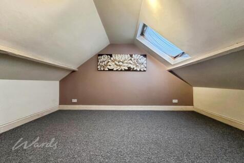 Lillian loft room...