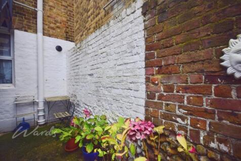 Hardres rear cour...