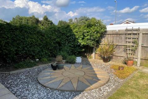 SIDE GARDEN
