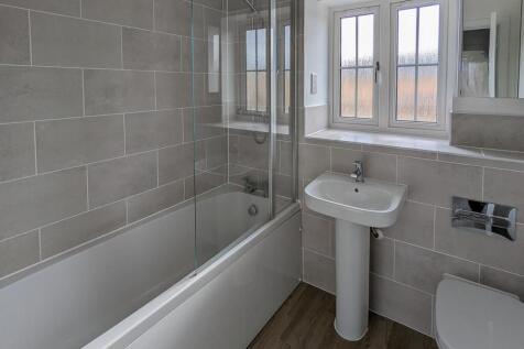 Bathroom 1.jpg