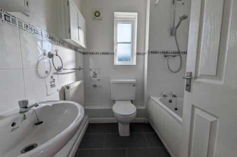 Main Bathroom.jpg