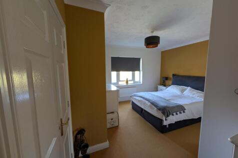 Bedroom 1 ( with En suite )