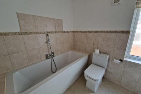 Upstairs bathroom...