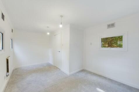CAM01224G0-PR0442-STILL006.jpg