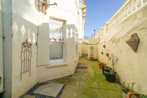 Flat G Warrior House (9)_Alto.jpg