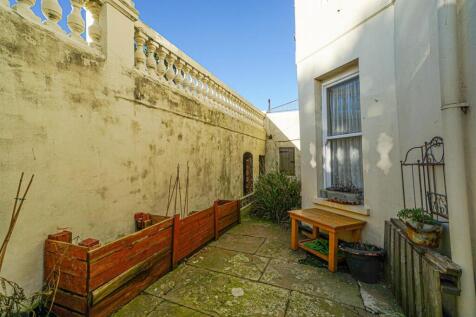 Flat G Warrior House (8)_Alto.jpg