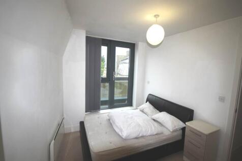 Bedroom 1 (2)