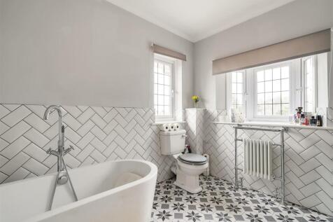 Family Bathroom.jpg