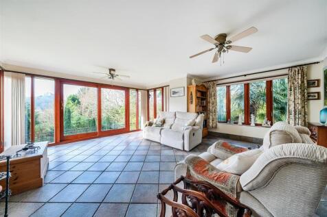 Sitting Room / Sun Room