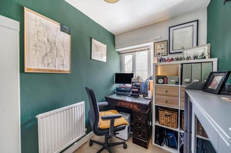 Bedroom/study