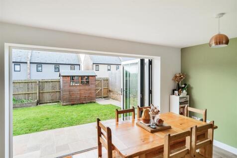 Dining Area looking into the Garden