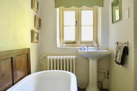Bathroom1.JPG