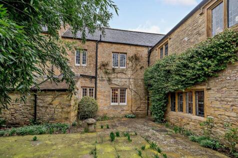 Courtyard.jpg
