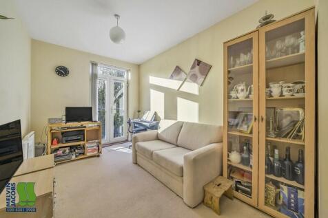 Bedroom 2/Dining Room