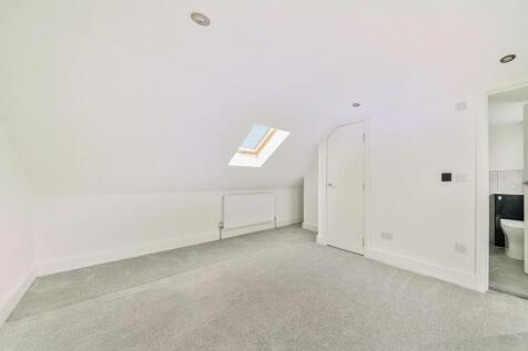 Master Suite with ensuite &amp; dressing room
