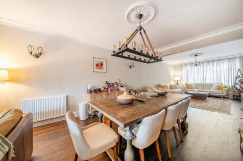 Lounge/Dining Room  
